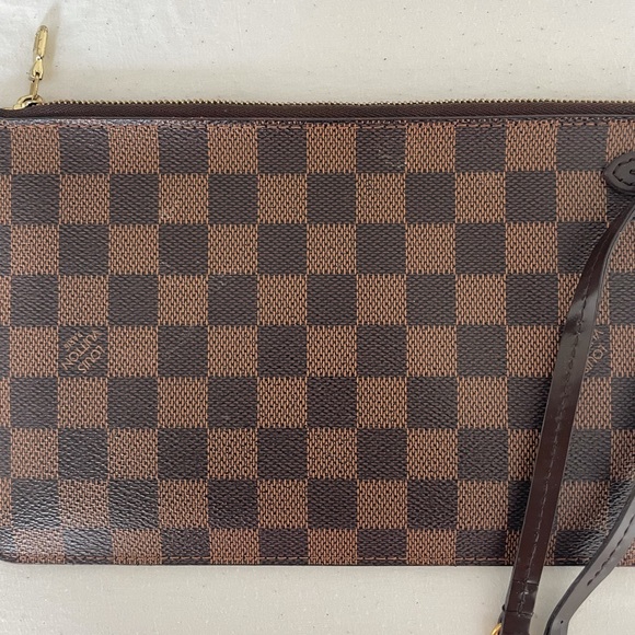 AUTH Louis Vuitton Damier Wristlet - Picture 4 of 12
